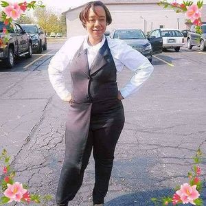 Meet your Posher, Ebony